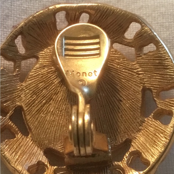 Monet Vintage 1980s Signed Faux Pearl Clip On Earrings - Picture 5 of 6